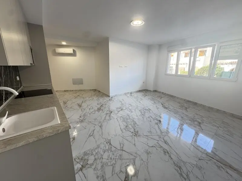 Estudio en Torrevieja cerca de la playa Los Locos