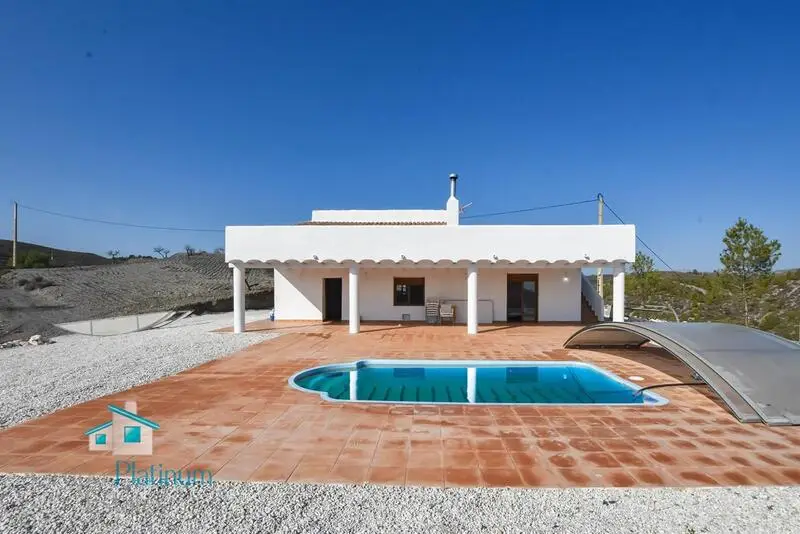 Cortijo con Piscina y 8 Hectareas en Henares Murcia