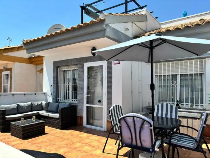 Bungalow de 2 dormitorios en venta en Sucina