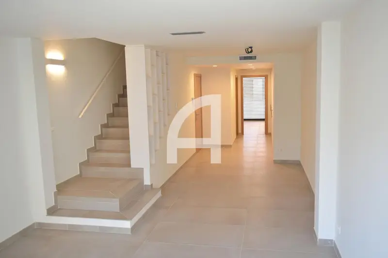Casa en Alquiler Terrassa Centro 160m2 3 Baños Terraza 120m2