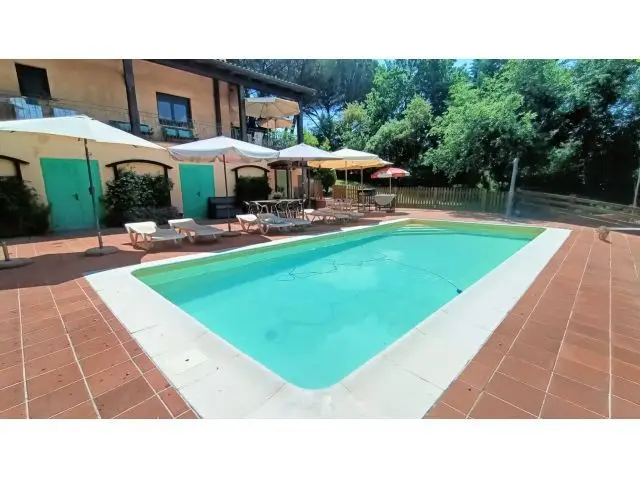 Chalet en Venta en Sils Girona con Jardin y Piscina