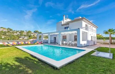 Villa en Sierrezuela con Vistas Panoramicas al Mar y Golf