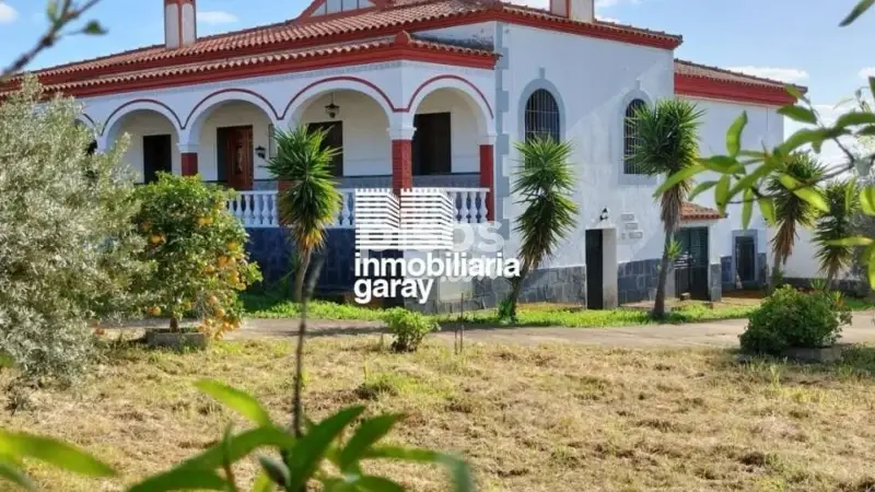 Chalet en Venta cerca de Portugal con 7 habitaciones y Finca