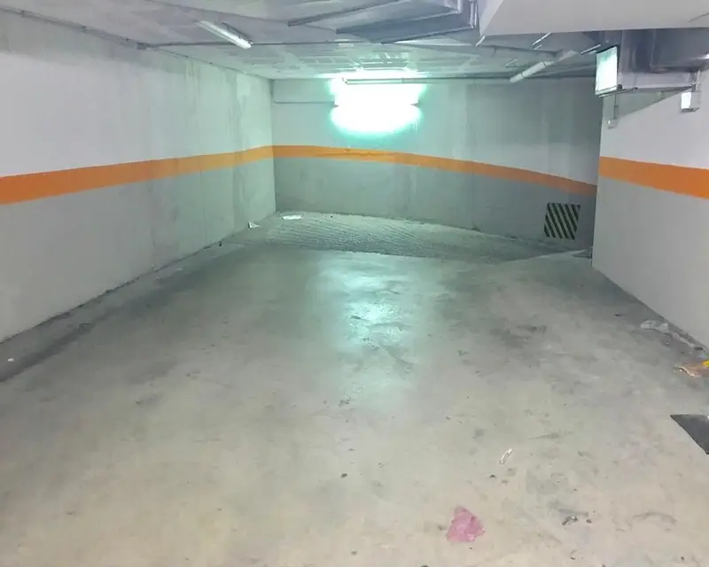 Garaje en Venta en Badalona 11m2