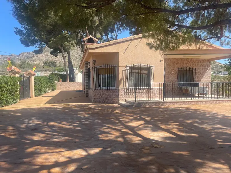 Chalet con Piscina en Aspe - 4 Dormitorios - Campo