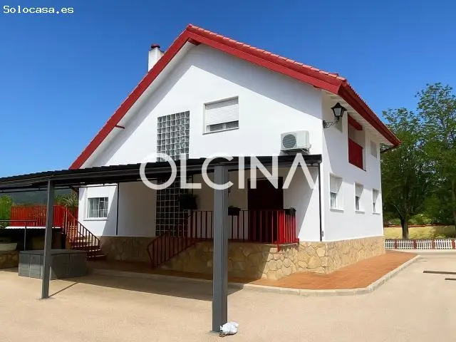 Finca en Venta: Dos Viviendas, Huerta, Piscina y Nave Agricola