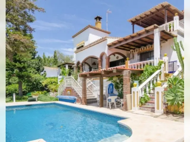 Casa Villa 4 Dormitorios Sierrezuela Piscina Sauna Jardin