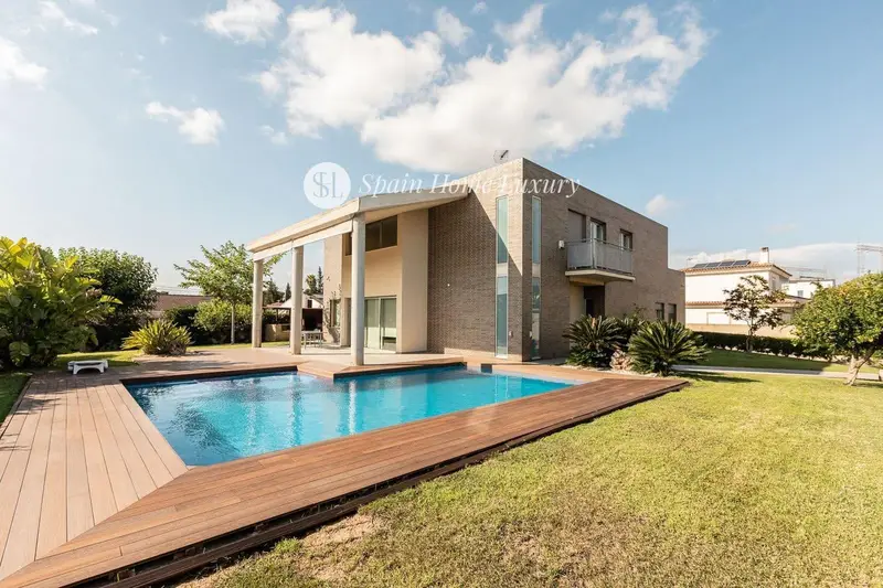 Chalet de Lujo en L Eliana con Piscina y Jardin