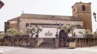 Casa Pareada a Reformar en Navalcan