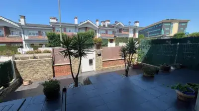 Casa adosada en venta en Avilés: 198m², 3 dormitorios, 3 baños, garaje y sótano