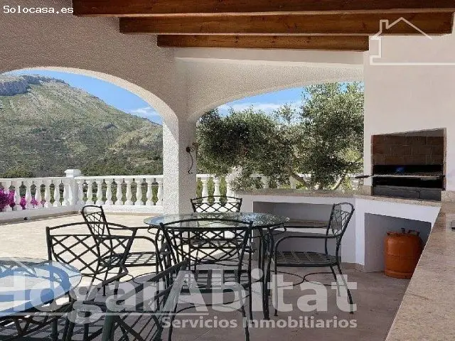 Chalet con Piscina Privada en Adsubia