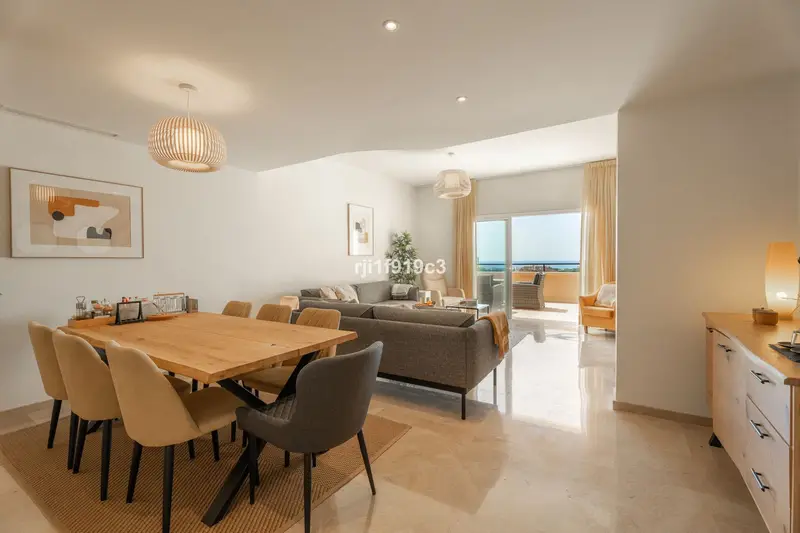 Piso de 3 Dormitorios en venta Elviria, España