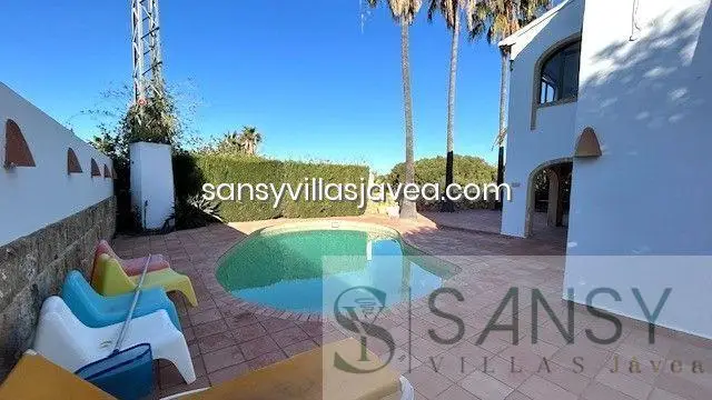 Villa en Jávea 5 dormitorios 3 baños Piscina Jardín