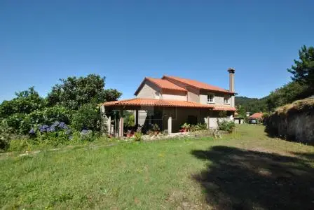 Casa en Darbo con Vistas a la Ria de Vigo y Gran Parcela