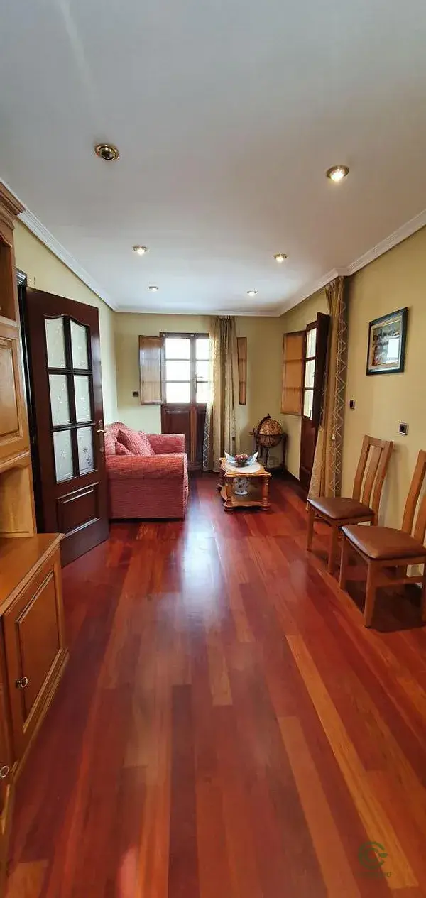 Casa Unifamiliar en Grado Asturias Tres Plantas Apartamento Independiente