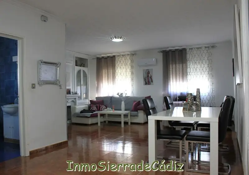 Casa Rural con Patio en Algodonales - 251m2 - 3 Plantas
