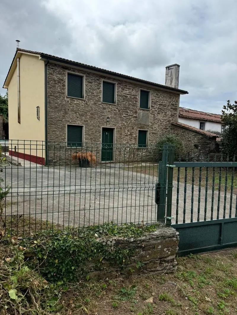 Adosado en venta en O Pino A Coruna casa de piedra con anexo