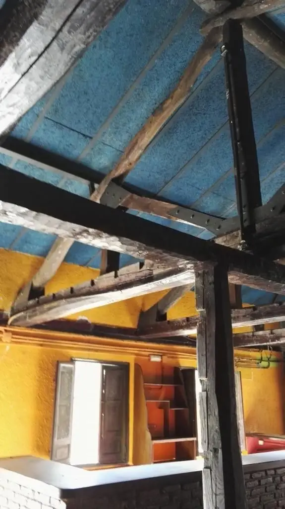 Venta Local Comercial en Mieres - Casa de Piedra con Corredor