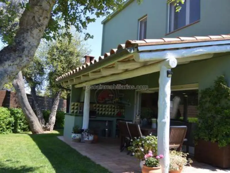Casa en Venta Mont ras 3 Dormitorios Jardin Garaje