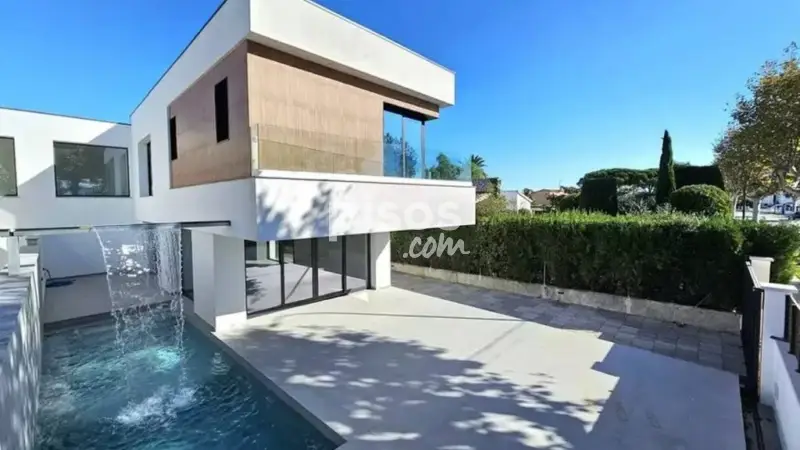 Casa Moderna en Empuriabrava con Piscina y Garaje