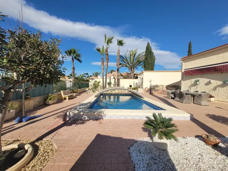 Villa en Venta La Marina Escuera con Piscina Privada