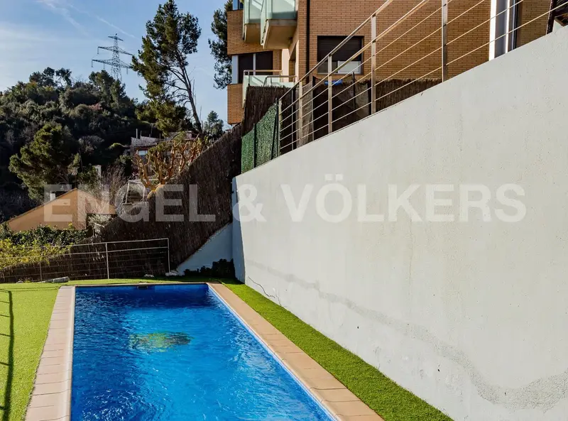 Chalet en Cesalpina Santa Coloma de Cervelló con piscina y vistas