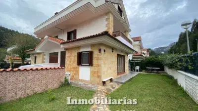 Chalet adosado en venta en Calle Guriezo