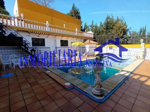 Venta Chalet con Chimenea en Sansueña Córdoba 7 Dormitorios Piscina Jardín