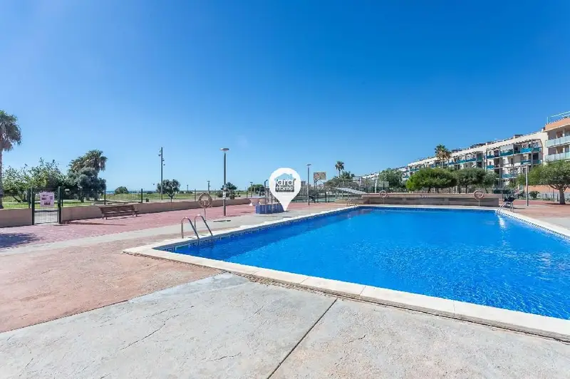 Venta Piso con piscina en Les Salines Cubelles