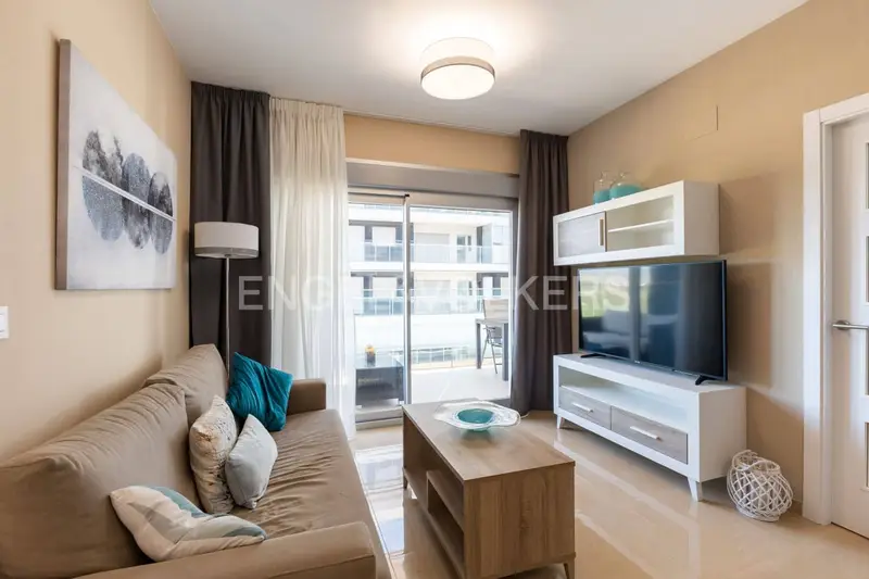 Apartamento en Cabanes con Vistas al Mar Piscina y Garaje