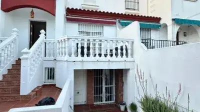 Casa adosada en venta Cavaleri 3 dormitorios 2 baños