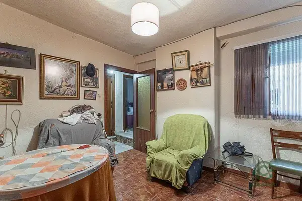 Casa en Guadix para reformar con 5 dormitorios y patio