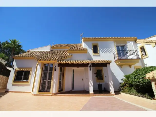 Casa-Villa de 5 Dormitorios en venta La Manga, España