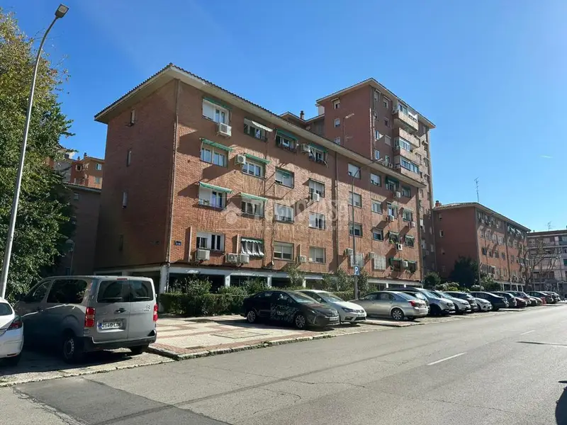 Piso en venta en Calle Lucano