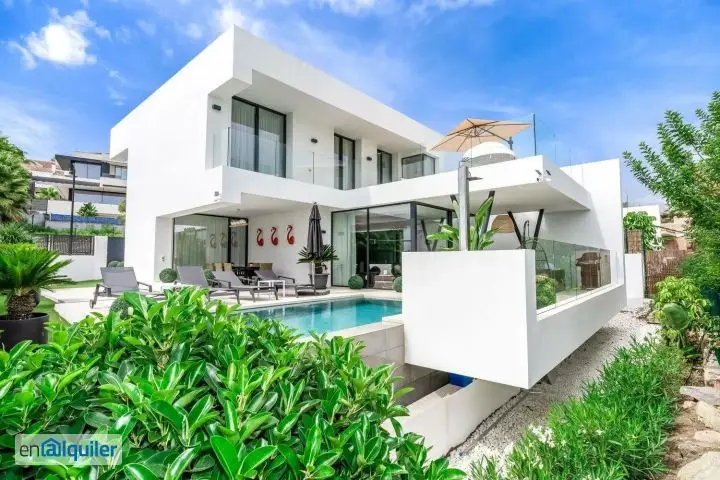 Villa de Lujo en El Campanario Estepona 5 Dormitorios Piscina Privada