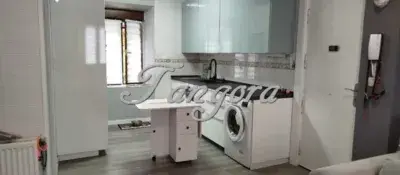Piso Reformado en Ortuella: 2 Dormitorios, Cocina Americana
