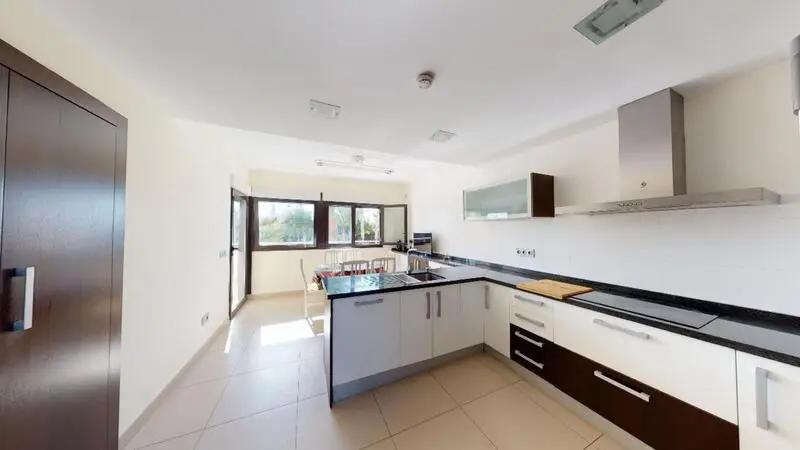 Villa Moderna con Piscina y Zona de Ocio en Novelda