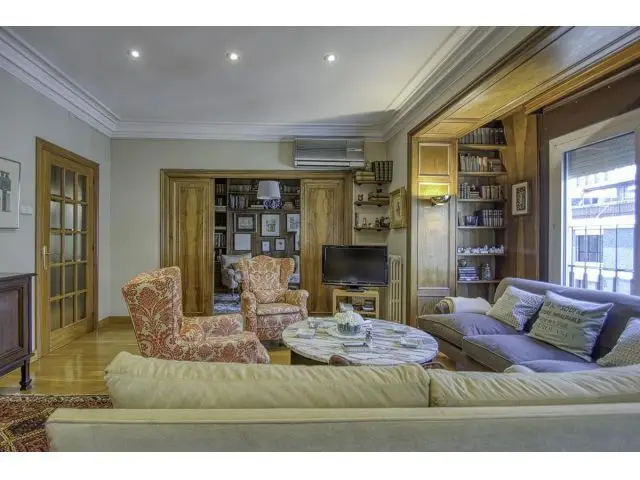 Apartamento en venta en Barcelona con terraza y vistas