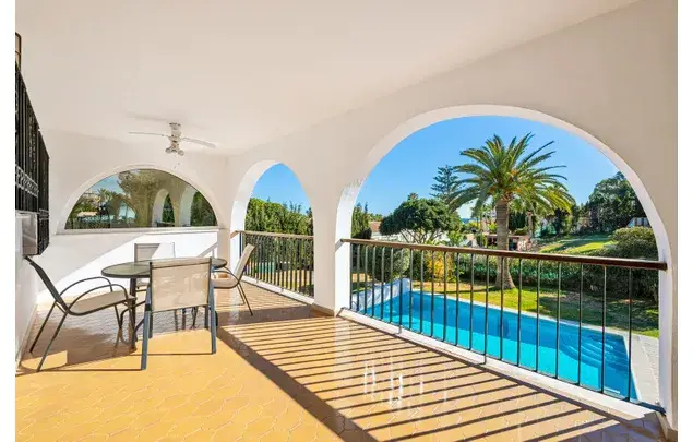 Villa Andaluza Moderna 5 Dormitorios Piscina Climatizada Estepona