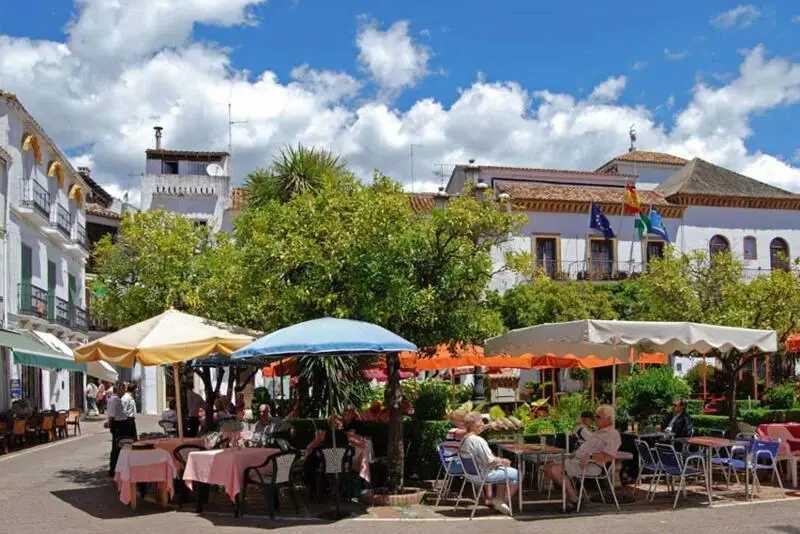 Edificio Comercial en Marbella Centro: Restaurante y Hotel Boutique