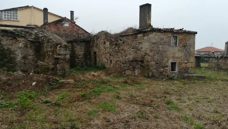 Casa de Piedra para Restaurar en Casalonga Teo