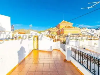 Casa con Terraza y Vistas en Torrox Pueblo