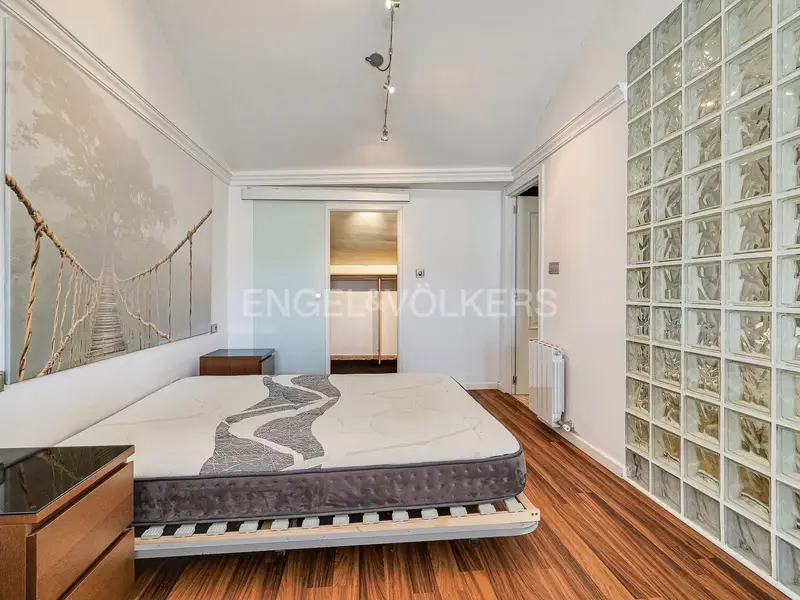 Casa adosada en Pallejà con Jacuzzi y Ascensor