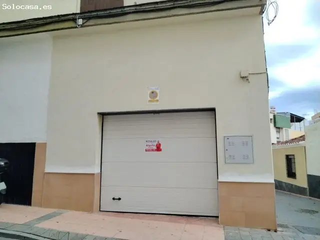 Local en Calle Ancha: Garaje y Trastero con Puerta Automática