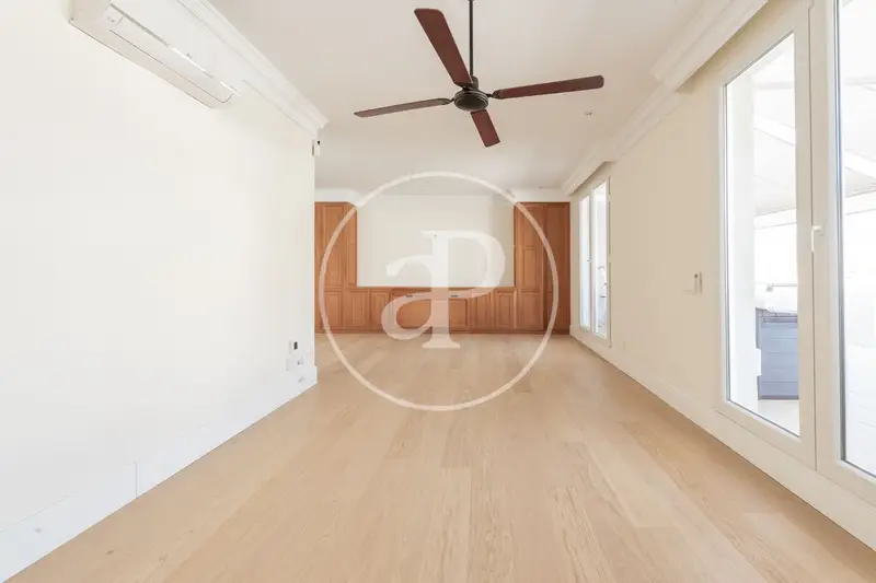 Atico en Alquiler en Barrio Salamanca con Terraza