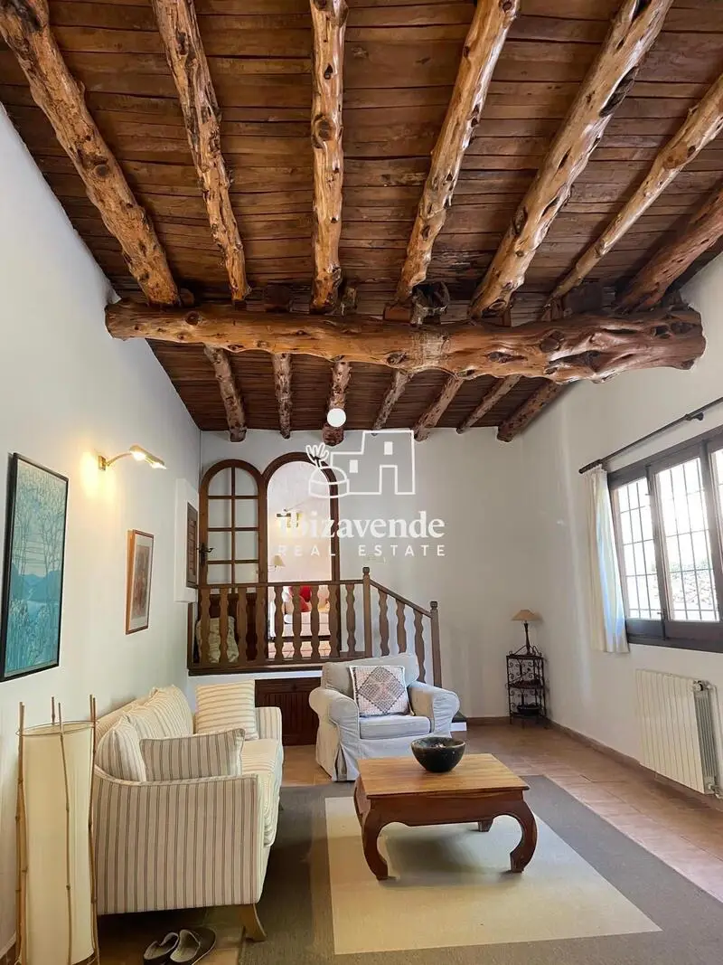 Villa Rustica con Piscina y Apartamento en Ibiza