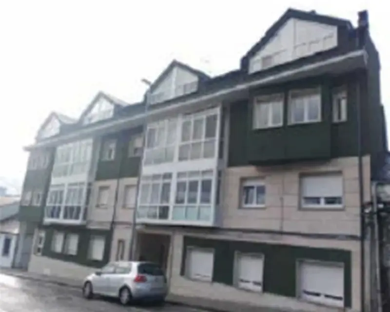 Garaje de 81m2 con 2 habitaciones en Lugo