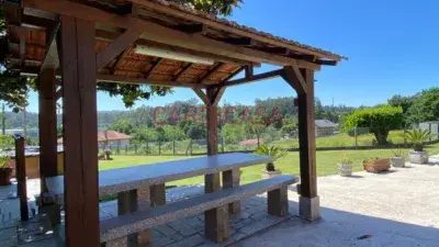 Casa en Mos con 2 Viviendas Independientes y Piscina