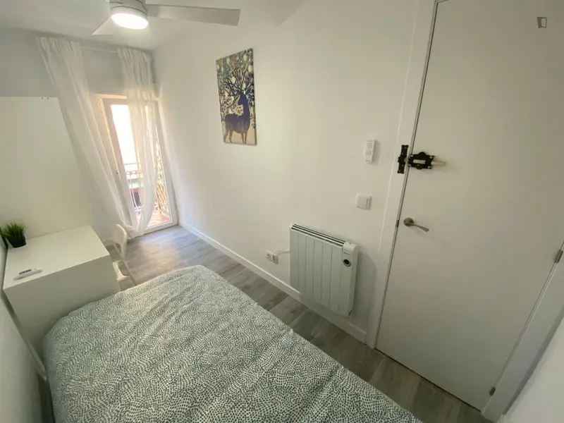 Habitacion Doble con Balcon en Piso Compartido Villaverde