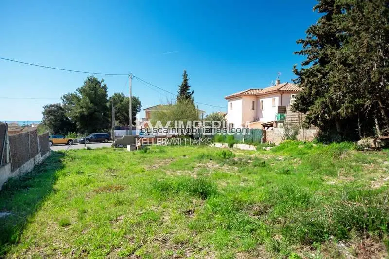 Parcela Urbana en Cunit con Vistas al Mar para Vivienda Unifamiliar